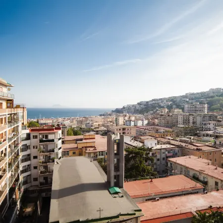 NapoliCentro Mare - Sea View Rooms & Suites Отели рядом с достопримечательностью «Прогулка»