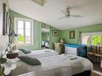 VILLA RHÔNA: Location vacances, Chambres d'hôtes, Maison Gîte Grande Capacité avec piscine sauna, accueil velo 26 DRÔME Hôtels à : Saint-Rambert-d'Albon
