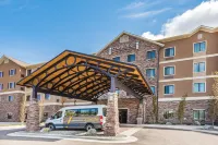 Staybridge Suites Anchorage Hotel dekat Potter Marsh Bird Sanctuary