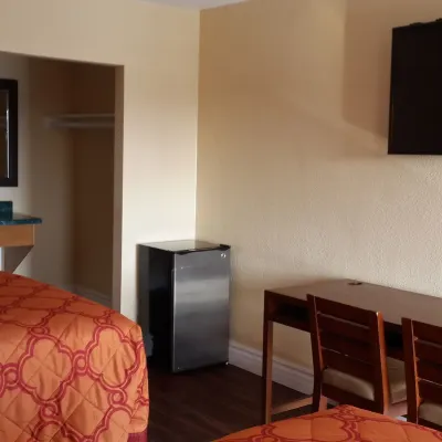 American Regency Inn Hotels near Bearizona Wildlife Park