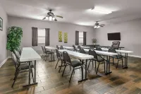 Days Inn & Suites by Wyndham Cabot