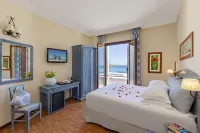 Mira Spiaggia Các khách sạn gần El Bahira Camping Village