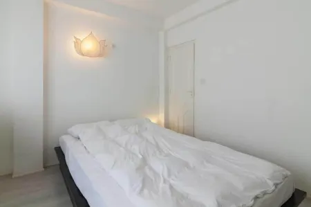 Four Red Doors Apartments