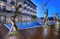 Aston Inn Mataram - piscina