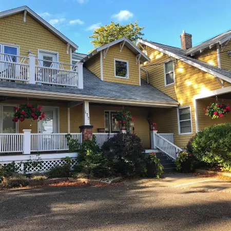 Fairholm Boutique Inns Отели рядом с достопримечательностью «Confederation Centre of the Arts»