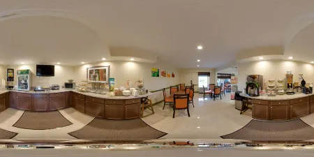 Quality Inn Tanglewood Отели в г. Кейв Спринг