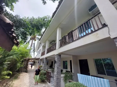 Avila's Horizon Dive Resort Malapascua Отели рядом с достопримечательностью «Логон Бич»