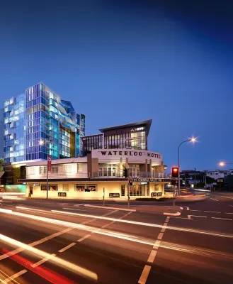2Br Food Drink Hub Pool 2 Cars Gym Rooftop Hotels in Newstead
