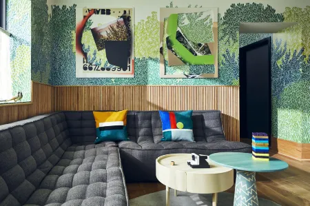 Drake Devonshire and Motor Inn