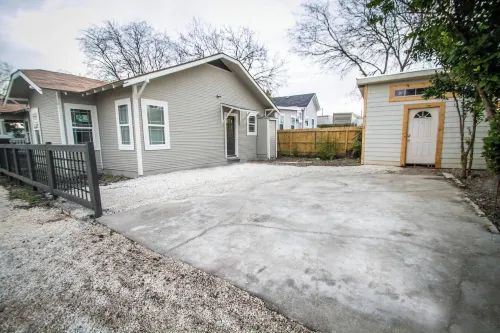 Hackberry St #A Renovated 2Br/2BA Near Downtown - Condos