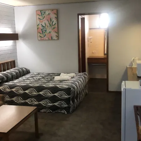 Century Motor Inn, Finley