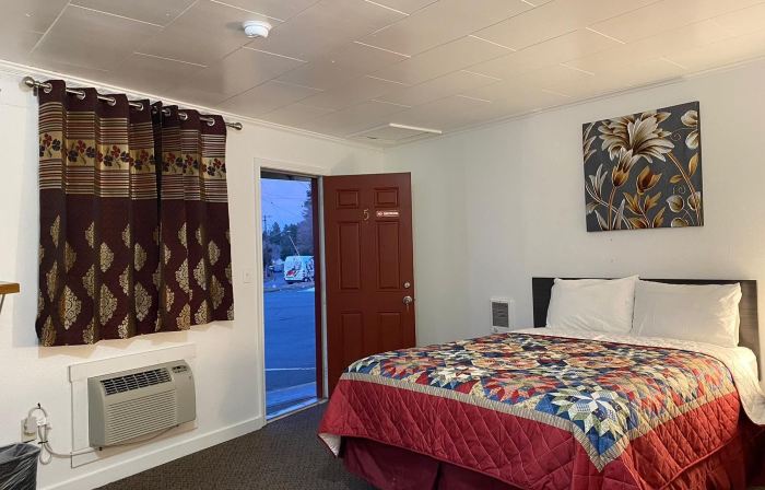 Chalet Motel - Affordable Stay in Central Bend