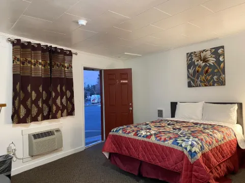 Chalet Motel - Affordable Stay in Central Bend