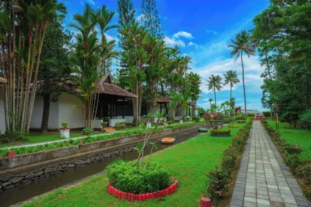 Paradise Heritage Resort Отели в г. Кумараком