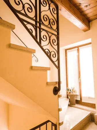 Le Finestre Su Borghetto Отели в г. Монцамбано