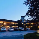 Coachman Inn Oak Harbor - parking