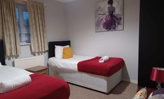 Huku Kwetu - Fieldfare Green