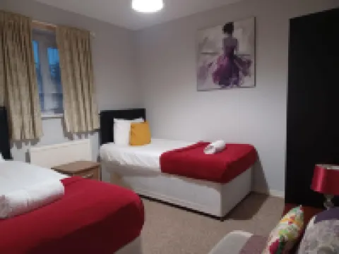 Huku Kwetu - Fieldfare Green