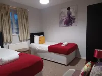 Huku Kwetu - Fieldfare Green Hotels in Luton Airport Area