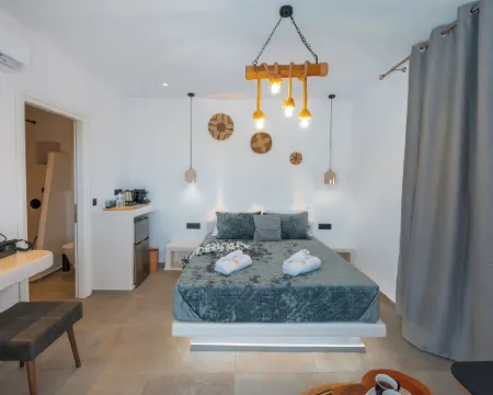 Tre Fiori - The Retreat Suites Hotels in Fira