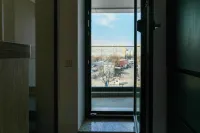 Sandra - Park-View Apt with Balcony & Parking