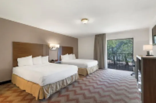 เฮอริเทจอินน์ เอ็กซ์เพรส โรสวิลล์ โรงแรมในโรสวิลล์