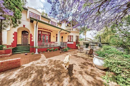 Amper Bo Guest House Отели рядом с достопримечательностью «Idube Game Reserve»