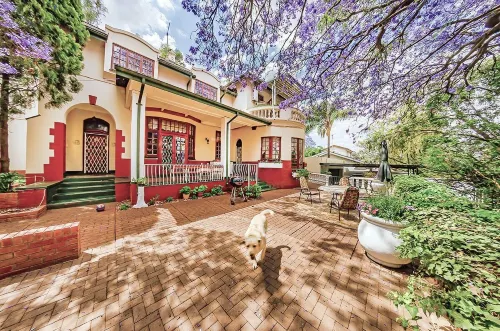 Amper Bo Guest House