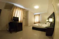 La Maison Hotel
