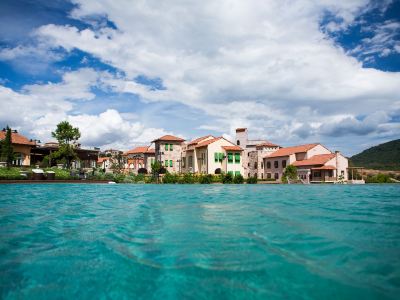 Toscana Valley Town Square Suites