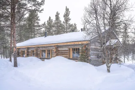 Kuukkeli Log Houses Villa Aurora "Pupula"