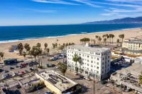 Air Venice on the Beach Hotels near 1921 State Theater