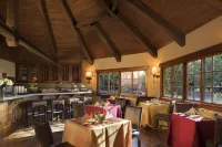 Rancho Caymus Inn - breakfast