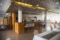 Hotel Eminent - breakfast