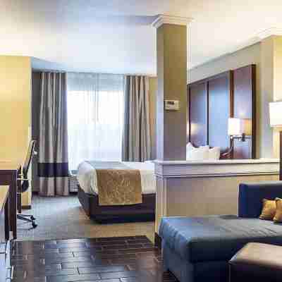 Comfort Suites Rooms