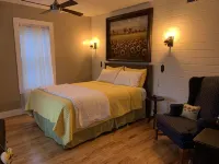 The Olde Mill Inn Bed & Breakfast Hotel a Pineville