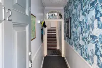 Dream Stays Bath - Trim Street Townhouse with Hot Tub - Jacuzzi