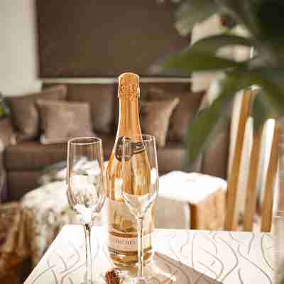 KitzHome City Apartments Dining/Meeting Rooms