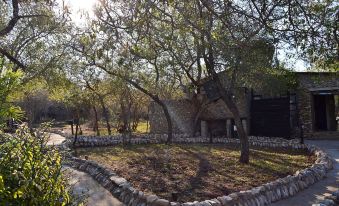 Foxy Crocodile Bush Lodge & Kruger Safari's - No Loadshedding