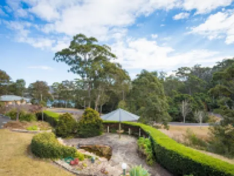 Robyn's Nest Lakeside Resort Hotels in Merimbula