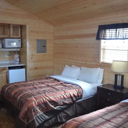 Roosevelt Inn & Suites