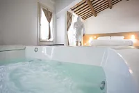 Borgoleoni 18 - Room and Breakfast - Hot Tub