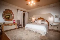 Kiepersol Bed and Breakfast Hotels in Tyler