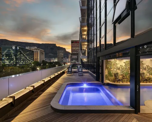 The Onyx Apartment Hotel by Newmark Hotels near Silo District