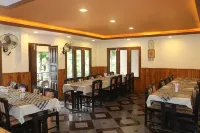 Chitwan Village Resort - breakfast