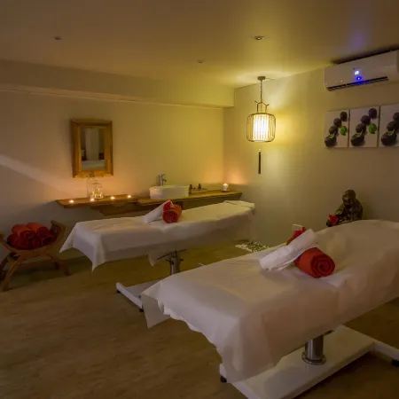 Le Peninsula Bay Beach Resort & Spa