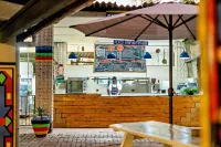 Shoestrings Backpackers Lodge Vic Falls - Pools