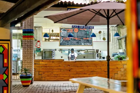 Shoestrings Backpackers Lodge Vic Falls