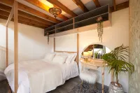 Treedom Villas and Vardos Hotel a Sedgefield