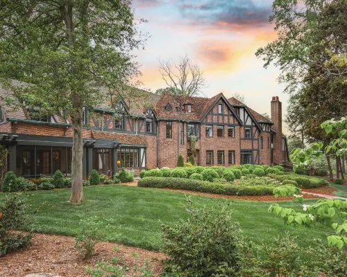 Julian Price House Hotels near Fainting Goat Spirits